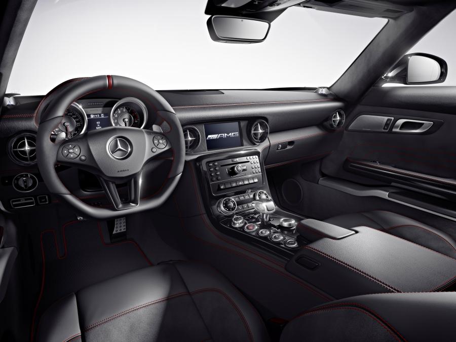  Mercedes-Benz SLS AMG GT 2012 года  (фото 3 из 12)
